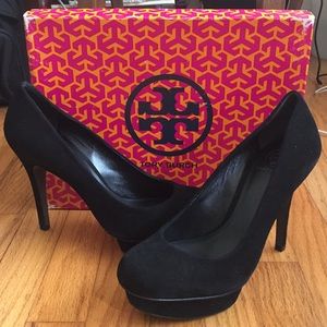 Tory Burch Round Toe Black Suede Pumps